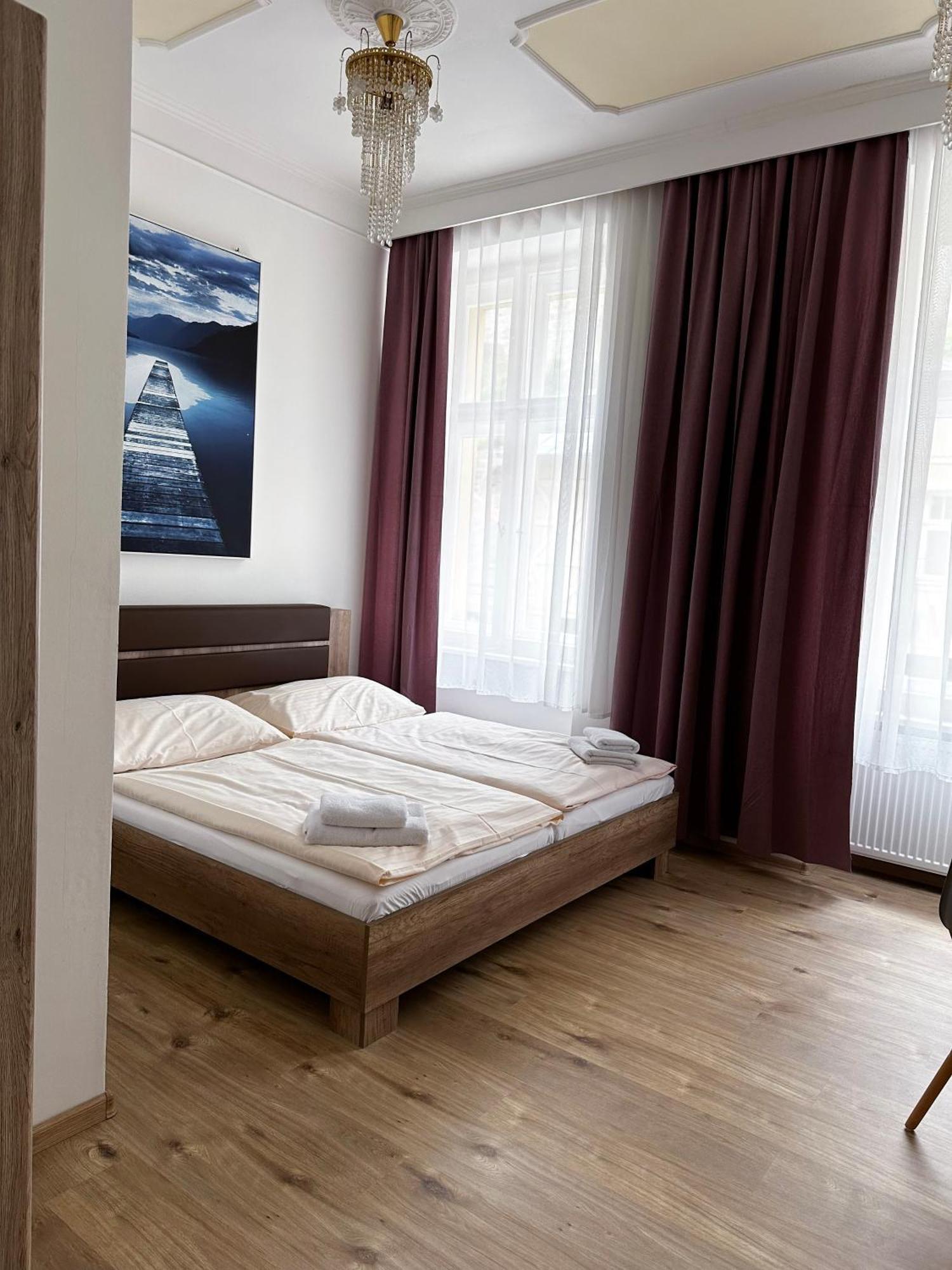 Apartments Paderewski Karlovy Vary Exterior foto
