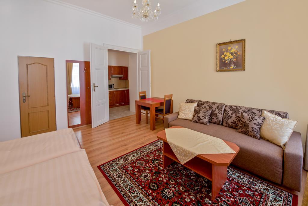 Apartments Paderewski Karlovy Vary Exterior foto