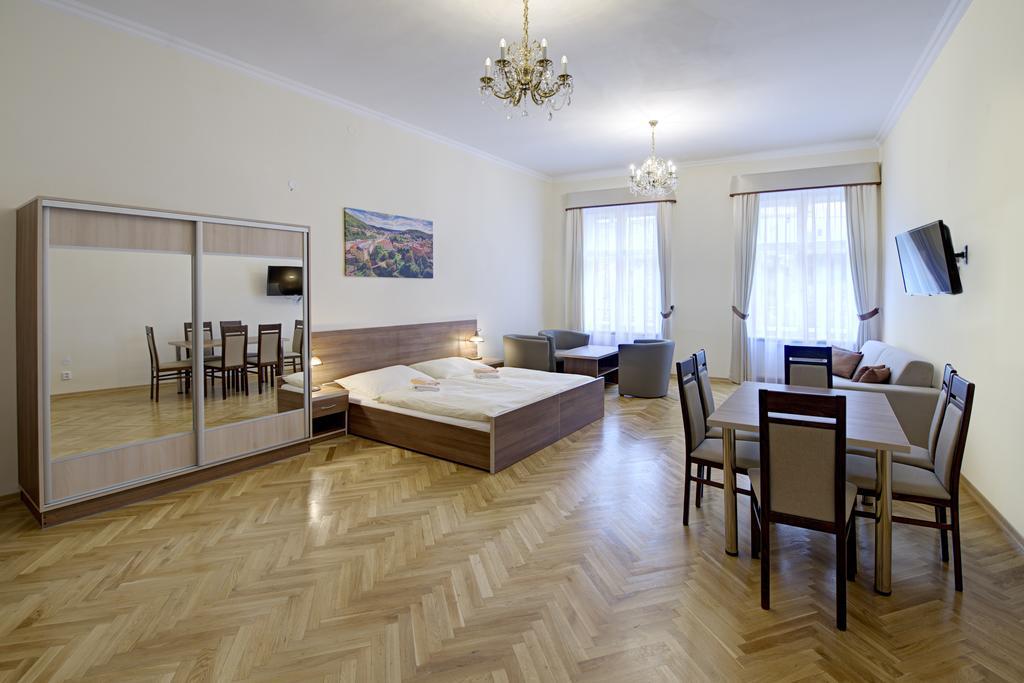 Apartments Paderewski Karlovy Vary Exterior foto